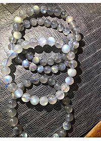 CHIẾC VÒNG TAY ĐÁ XÀ CỪ TỰ NHIÊN ÁNH SÁNG ĐẸP MÀU XANH XÀ CỪ NHẸ NHE 9MM NỮ MỆNH THỦY MỘC HỎA 