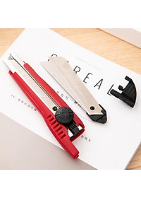 Dao rọc giấy Deli, Vàng, đỏ - 1 cái E2043