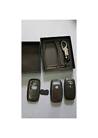 Ốp chìa khóa, bọc khóa Carbon xe Toyota Raize, Toyota Veloz, Avanza 2021 2022 2023 kèm móc treo sang trọng