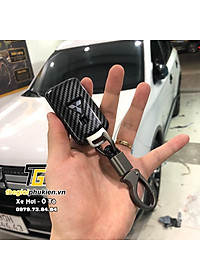 Ốp nhựa carbon, bọc bảo vệ chìa khóa xe dành cho Mitsubishi Outlander, Xpander kèm móc đeo INOX