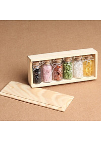 Set 06 lọ đá Thạch Anh vụn thiên nhiên gồm 06 màu khác nhau kèm hộp gỗ