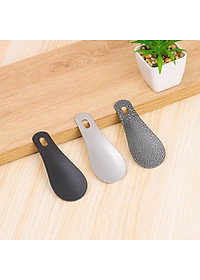 COMBO 2 Muỗng Xỏ Giày 001 Đón Gót Giày Cho Mọi Tư Thế Cho Giày Nam & Nữ Dụng Cụ Mang Giày/ Móc Chìa Khoá Tăng Tuổi Thọ Của Giày - Giao Màu Ngẫu Nhiên
