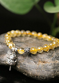 Vòng tay đá thạch anh tóc vàng charm mèo thần tài mệnh thủy, kim - Ngọc Quý Gemstones