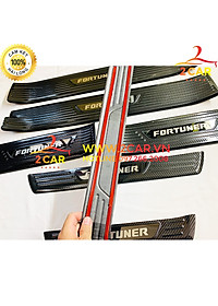 Ốp bậc cửa, nẹp bước chân trong , ngoài xe Fortuner 2017 - 2022 vân carbon cao cấp