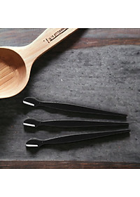 Dao Cạo Lông Mày Cán Dài Kai Groom 38531-HC1161