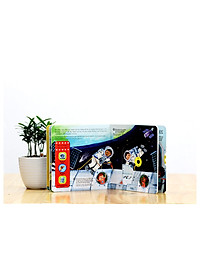 Sách Tương Tác - Sách Chuyển Động - First Explorers - Astronauts - Nhà Du Hành Vũ Trụ