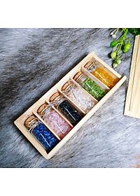 Set 06 lọ đá Thạch Anh vụn thiên nhiên gồm 06 màu khác nhau kèm hộp gỗ