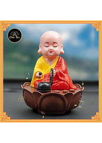 Tượng chú tiểu tụng kinh gõ mõ sạc pin type C có nhạc có đèn trang trí xe hơi, phong thủy, bàn làm việc đồ thờ cúng shop Diệu Tâm -chú tiểu có nhạc