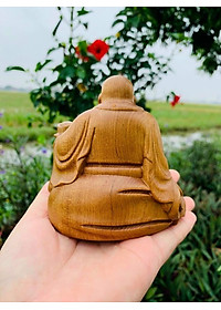 Tượng phật di lặc tay dâng tiền vàng bằng gỗ bách xanh thơm nức kt cao 10×8×6cm