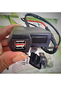 Bộ sạc điện thoại trên xe máy kèm đồng hồ báo vôn ắc quy 2in1 gắn chân gương mẫu mới loại tốt lắp các xe