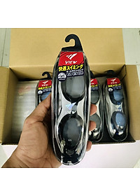 Bộ Kính Bơi VIEW V500S Chống Tia UV Chống Sương Mù Và Nón Bơi In Hoạ Tiết Lá Cờ (Trắng) - Hàng Chính Hãng