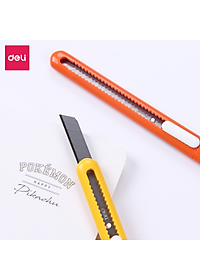 Dao rọc giấy mini nhỏ 80mm Deli - 4 màu Xanh dương/ Cam/ Trắng/ Vàng - 2025