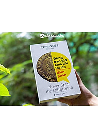 Sách Đừng bao giờ chia đôi lợi ích trong mọi cuộc đàm phán - Alphabooks - BẢN QUYỀN