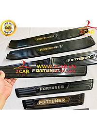 Ốp bậc cửa, nẹp bước chân trong , ngoài xe Fortuner 2017 - 2022 vân carbon cao cấp