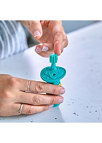 Bàn chải tập đánh răng và mát xa nướu silicon 360 cho bé Marcus & Marcus, từ 12 tháng