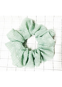Cột tóc scrunchies xanh chấm bi size trung