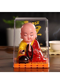 Tượng phật chú tiểu gõ mõ tụng kinh để taplo trang trí xe hơi ô tô