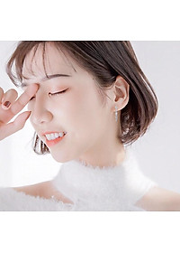 Bông tai đá kiểu dáng cá tính - vành tai tone trắng.