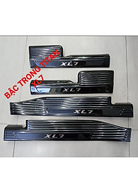Ốp Bậc Dành Cho Xe Suzuki XL7, XL-7 2020 2021 Mẫu TiTan Tặng Kèm Keo Tăng Dính