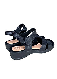 Giày sandal nữ đế bằng 4cm da bò thật màu đen Trường hải SD135