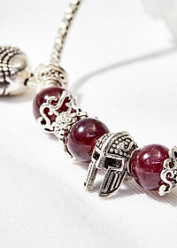 Vòng tay đá garnet ngọc hồng lựu phối vỏ sò Ngọc Quý Gemstones