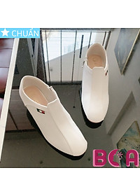 Bốt nữ đế xuồng 4p RO623 ROSATA tại BCASHOP mũi vuông sành điệu kết hợp huy hiệu thời trang cực đẹp nhé