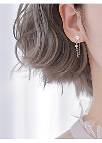 Bông tai đá kiểu dáng cá tính - vành tai tone trắng.