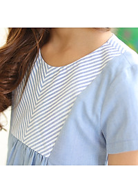 Đầm Bé Gái Xanh Phối Kẻ Ngực Chéo 2 Túi K110