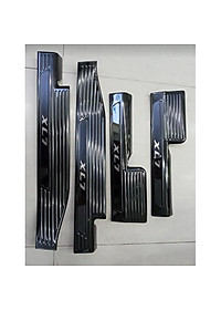 Ốp Bậc Dành Cho Xe Suzuki XL7, XL-7 2020 2021 Mẫu TiTan Tặng Kèm Keo Tăng Dính