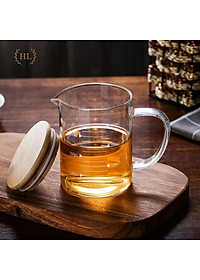 Cốc thủy tinh chia vạch có quai nắp gỗ, ca thủy tinh chia dung tích