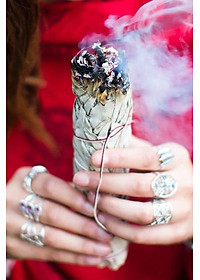 Sét 1 bó lá xô thơm trắng white sage hoa xanh 10cm và 1 thanh gỗ palo santo trắc xanh 5-6gr Combo06