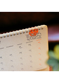 Lịch để bàn 2026 AO+ bản giới hạn có lịch âm in họa tiết hoa văn vốn cổ AA625