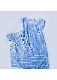 Đầm bé gái họa tiết Caro nhí xanh dương cổ ren cotton - AICDBGRJ3ROB - AIN Closet