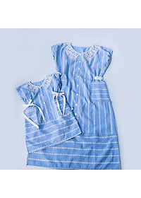 Đầm bé gái họa tiết Caro nhí xanh dương cổ ren cotton - AICDBGRJ3ROB - AIN Closet