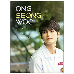 Khoảnh Khắc Tuổi 18 – Moments Of Eighteen – Tặng Kèm Postcard SeongWoo