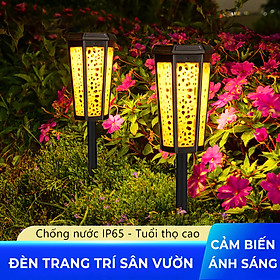 Mua Đèn năng lượng mặt trời trang trí sân vườn  trên bãi cỏ - K1583