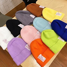 Mũ len beanie tag chữ - Vàng