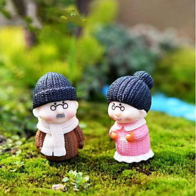 Mô hình 02 ông bà già mặc áo len thích hợp trang trí nhà búp bê, móc khóa, DIY