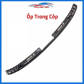 Ốp chống trầy cốp Mazda 3 2020-2021-2022 thép không gỉ vân Cacbon bảo vệ xe chống va đập