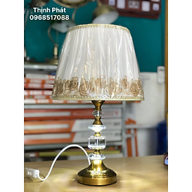 Mua Đèn để bàn - Chân pha lê phát sáng - BATI - TẶNG KÈM 2 BÓNG LED
