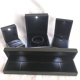 Mua Hộp đựng trang sức đèn LED hộp nhẫn có đèn hộp vòng tay mặt hộp dây chuyền trang sức.