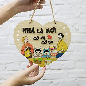 Mua Bảng gỗ treo trang trí hình trái tim NHÀ LÀ NƠI CÓ MẸ CÓ BA hình trái tim gia đình 4 người tặng móc dán