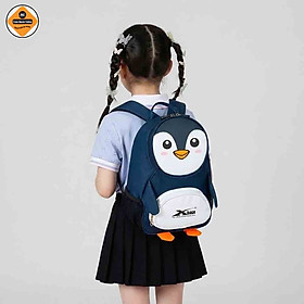 Balo mầm non chống nước Xbags Penguin – Balo mầm non dễ thương cao cấp, thiết kế chim cánh cụt xinh xắn cho bé XB3019