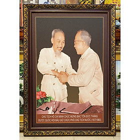 Tranh in dầu, ảnh Bác Hồ chúc mừng Bác Tôn làm phó Chủ tịch nước - IN196