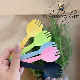 Mua 100 Nĩa Nhựa Nhiều Màu Ăn Trái Cây - Bánh Ngọt - Sữa Chua
