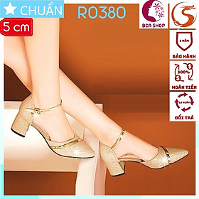 Giày cao gót màu vàng 5p RO380 ROSATA tại BCASHOP gót vuông, quai cài, toàn bề mặt giày lấp lánh sang trọng, thanh lịch