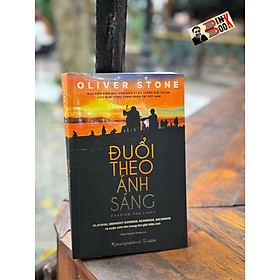 ĐUỔI THEO ÁNH SÁNG - Oliver Stone - Đặng Nguyên Giang dịch - Phương Nam Books - Nhà xuất bản Thế Giới.