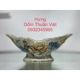 Bát đựng gà cúng men rạn hoa sen -đĩa thuyền đựng gà gốm Bát Tràng. Hàng nghệ nhân rất tỷ mỉ, cẩn thận