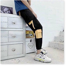 QUẦN KAKI JOGGER NAM TÚI HỘP PHỐI MÀU NỔI BẬT PHONG CÁCH THỂ THAO NĂNG ĐỘNG , CỰC CHẤT SIÊU ĐẸP CÓ 2 MÀU(ĐEN-DA) -THỜI TRANG NAM-QUẦN JOGGER-JINS STORE