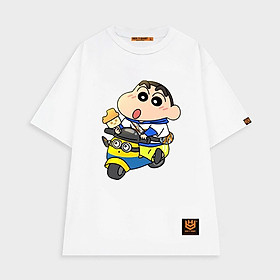 Áo thun unisex bé Shin ngồi xe máy minion tay cầm cây ke
